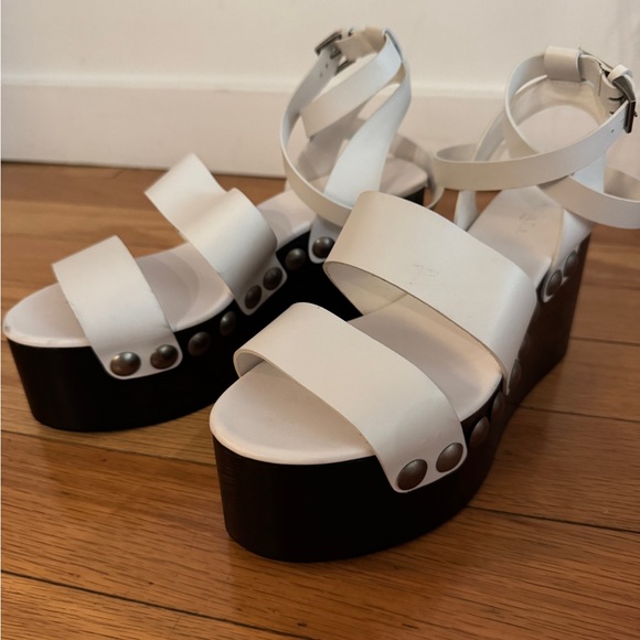 Alaia Stylish White Platform Sandals - Picture 1 of 6